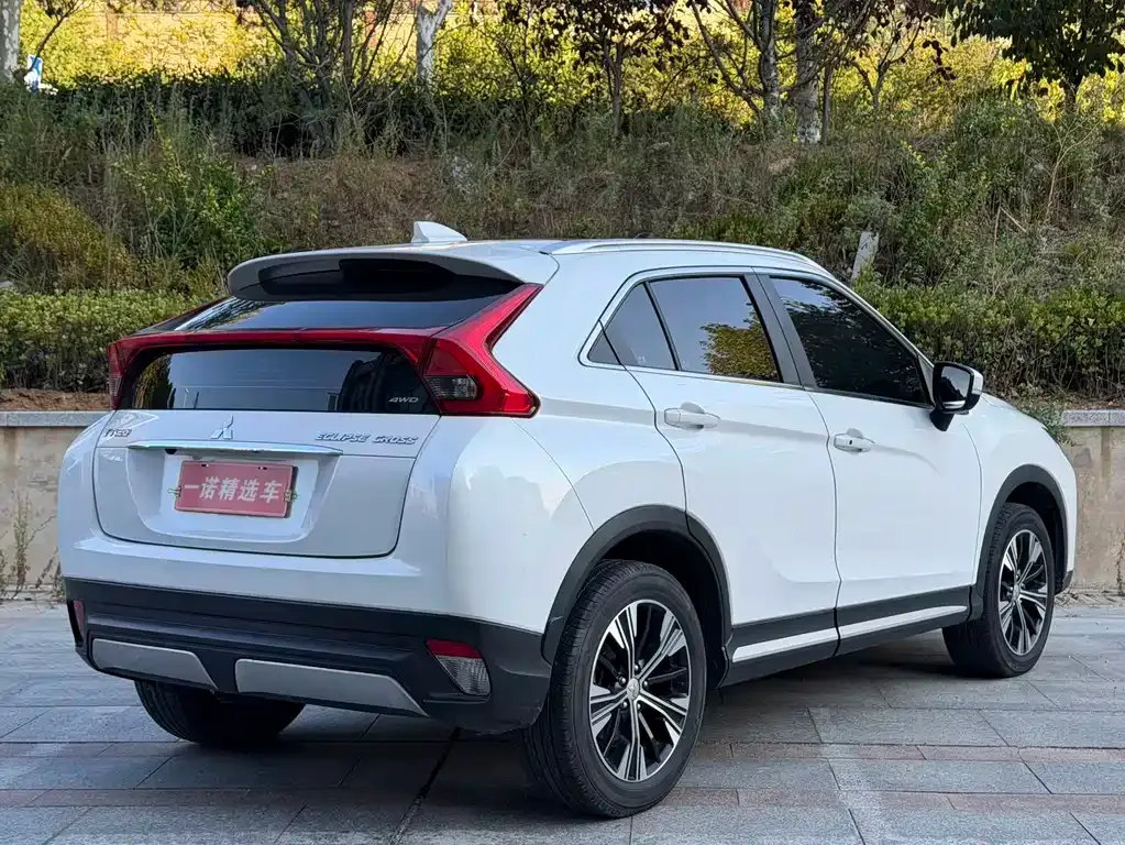 Mitsubishi Eclipse Cross — фото 7