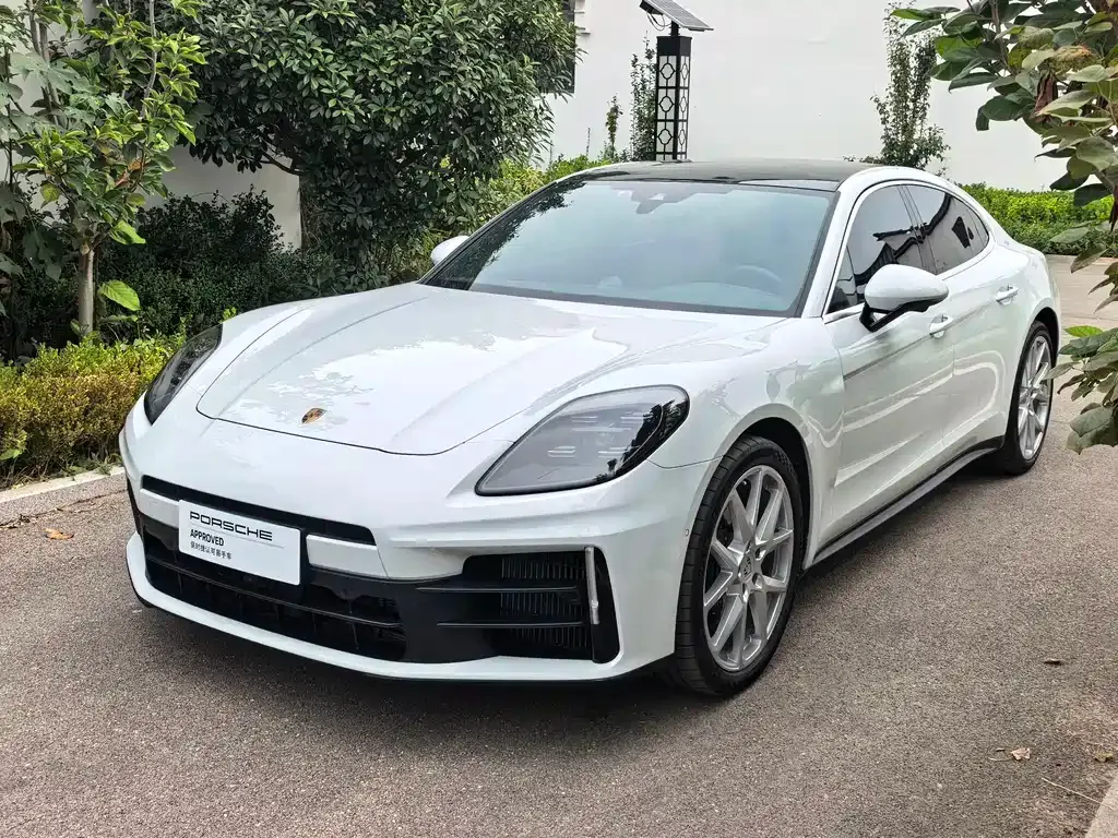 Porsche Panamera — фото 1