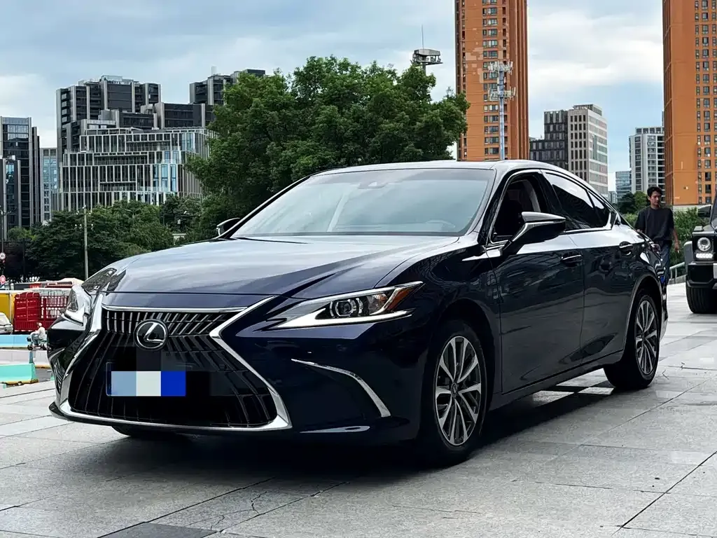Lexus ES — фото 1