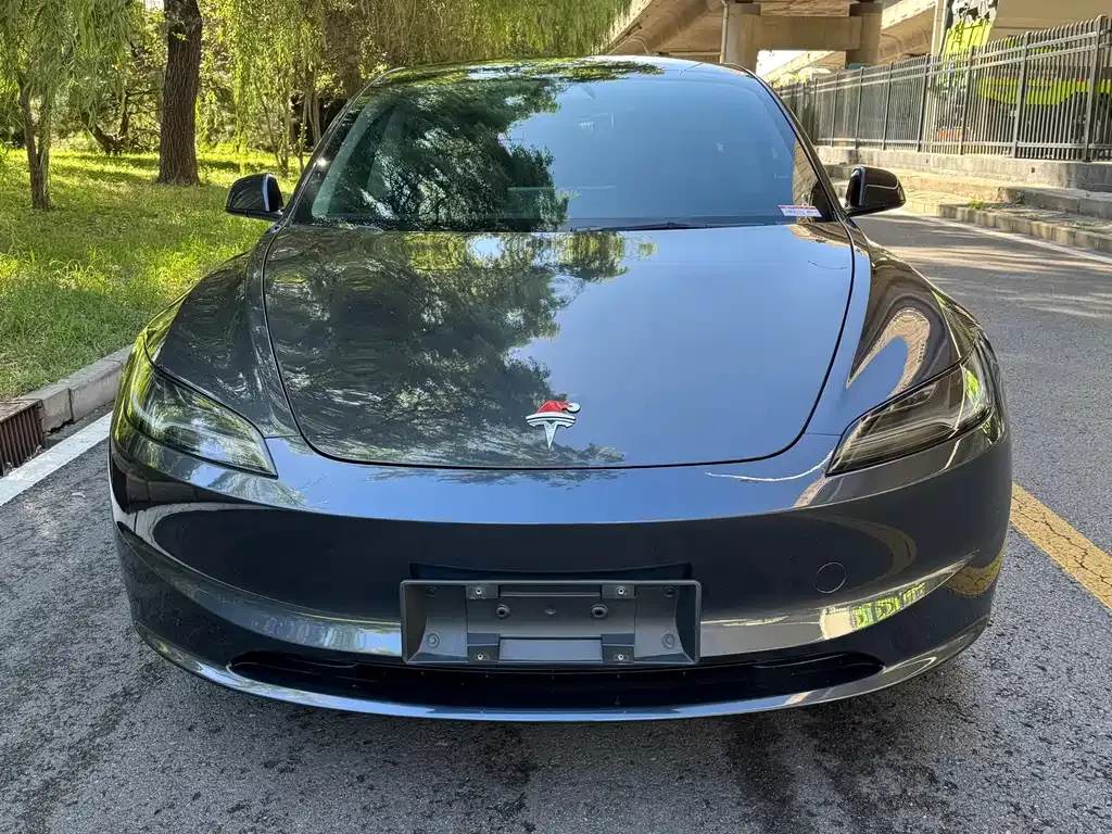 Tesla Model 3 — фото 10