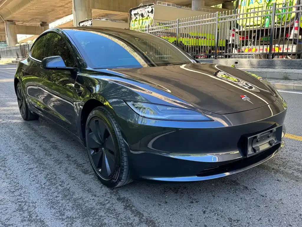 Tesla Model 3 — фото 4