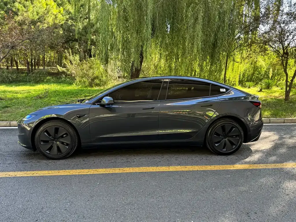 Tesla Model 3 — фото 9