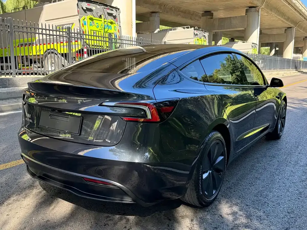 Tesla Model 3 — фото 3