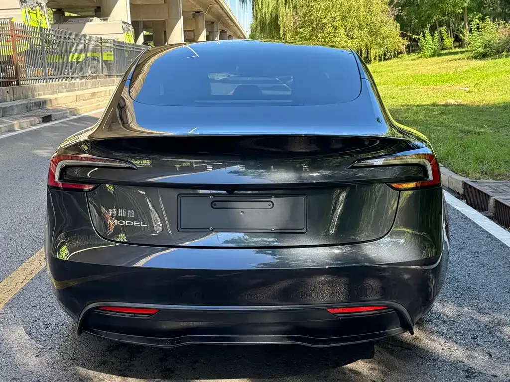 Tesla Model 3 — фото 5