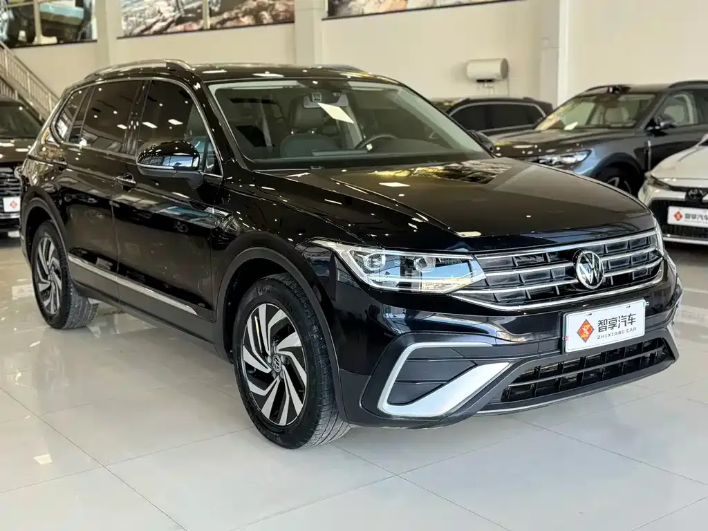 Volkswagen Tiguan L — фото 9