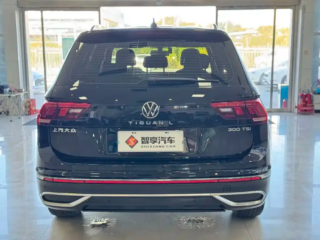 Volkswagen Tiguan L — фото 2