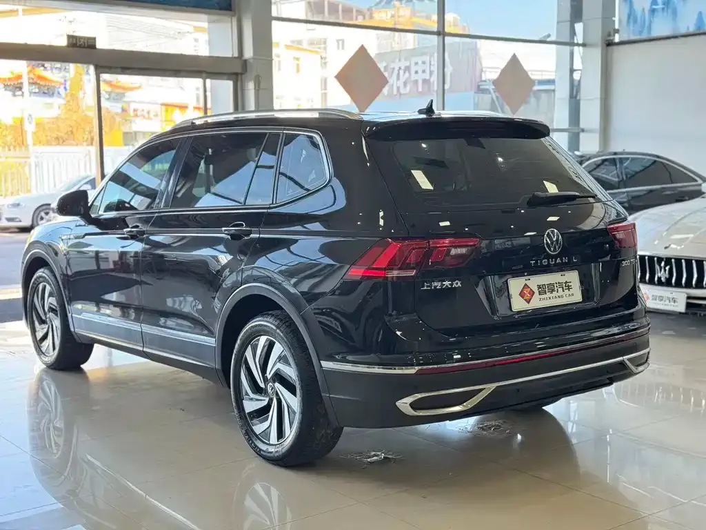Volkswagen Tiguan L — фото 5