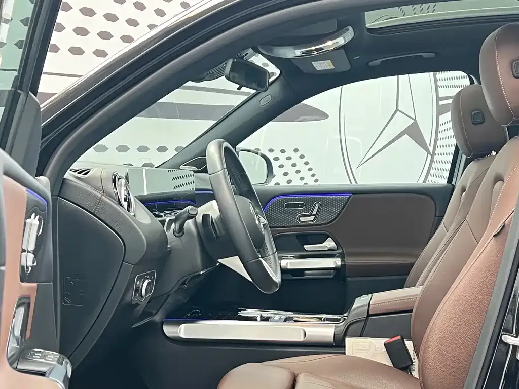 Mercedes-Benz EQB — фото 10