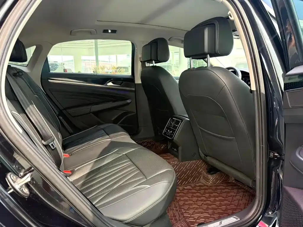 Volkswagen Passat — фото 8
