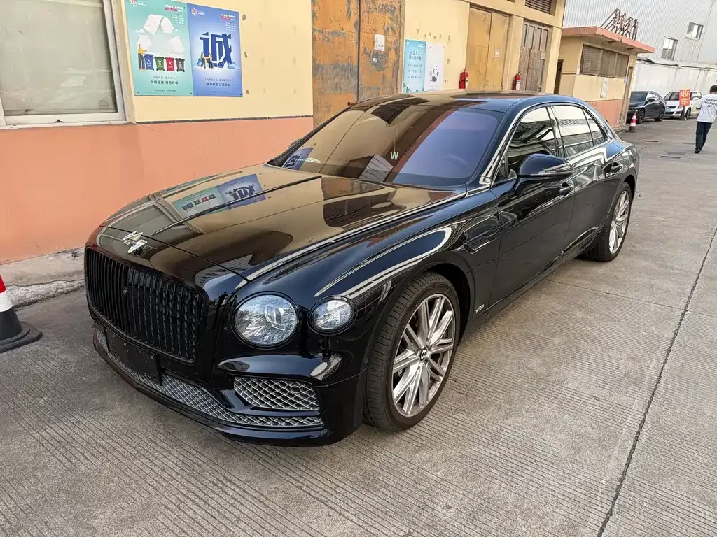 Bentley Flying Spur — фото 1