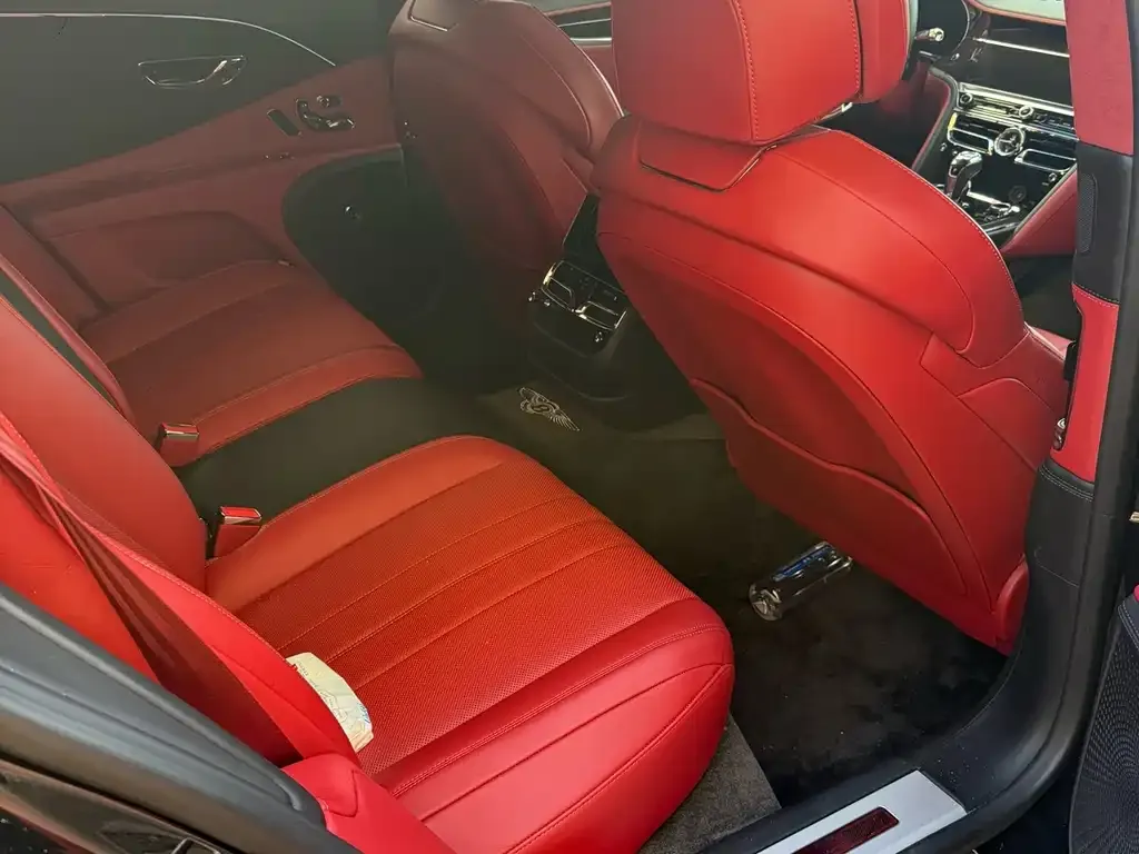 Bentley Flying Spur — фото 3