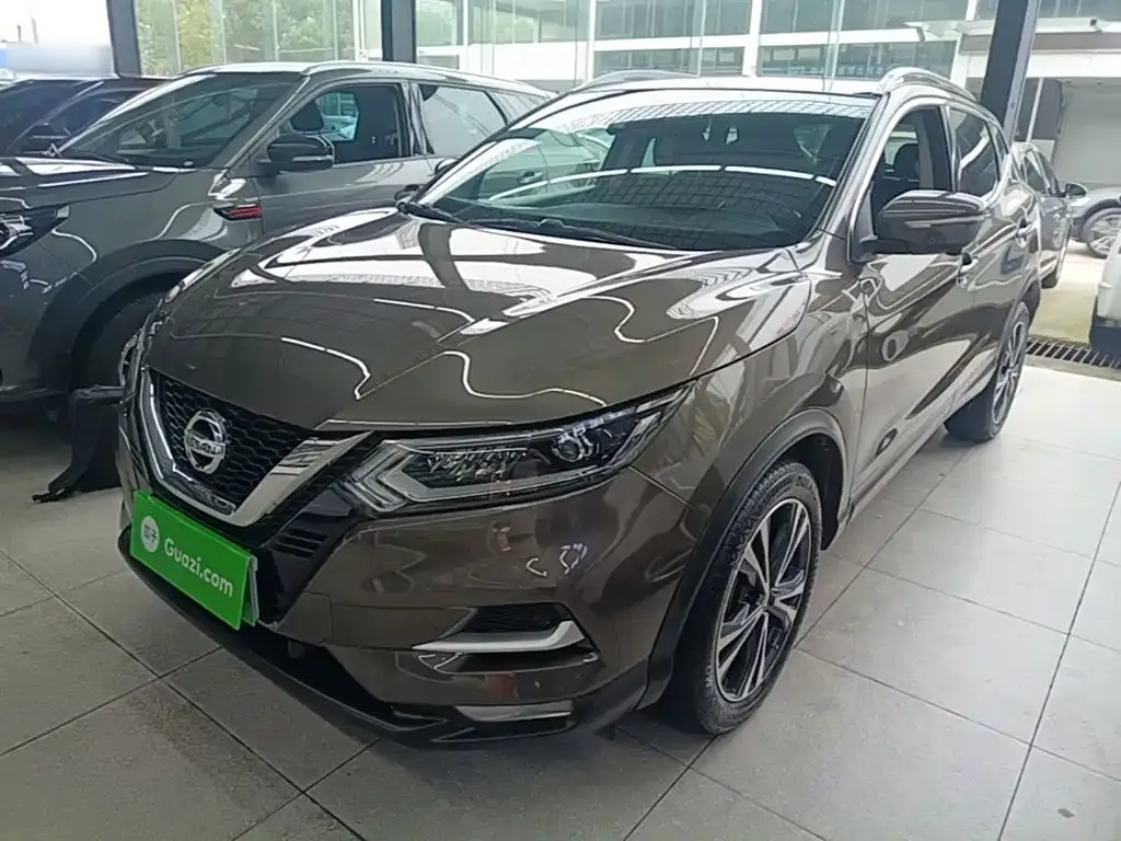 Nissan Qashqai — фото 1