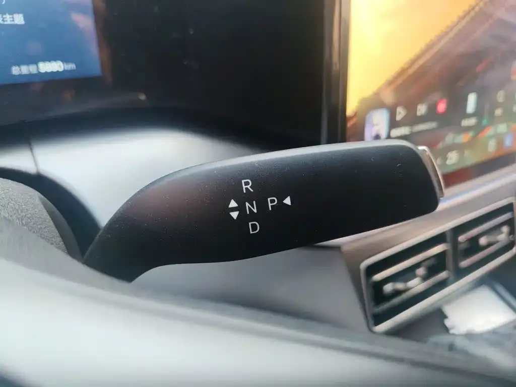BYD L DM-i — фото 3