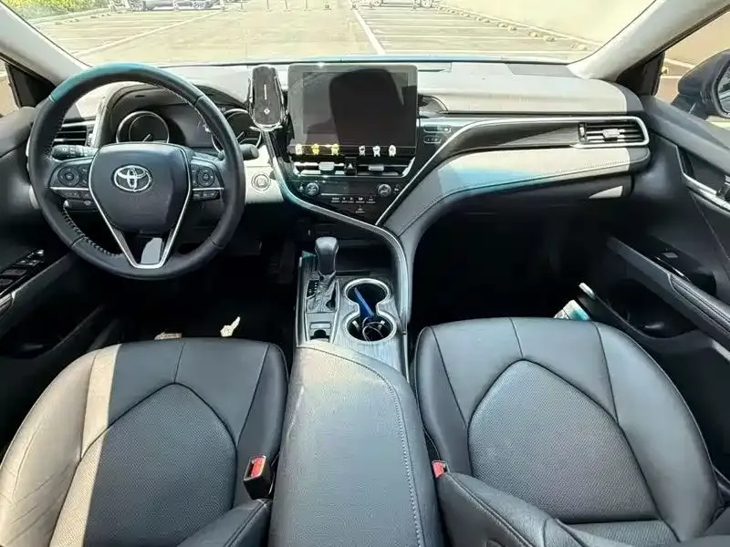 Toyota Camry — фото 5