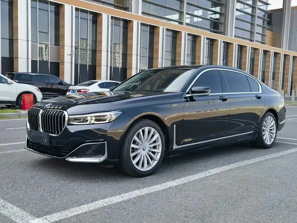 BMW 7 Series — фото 1