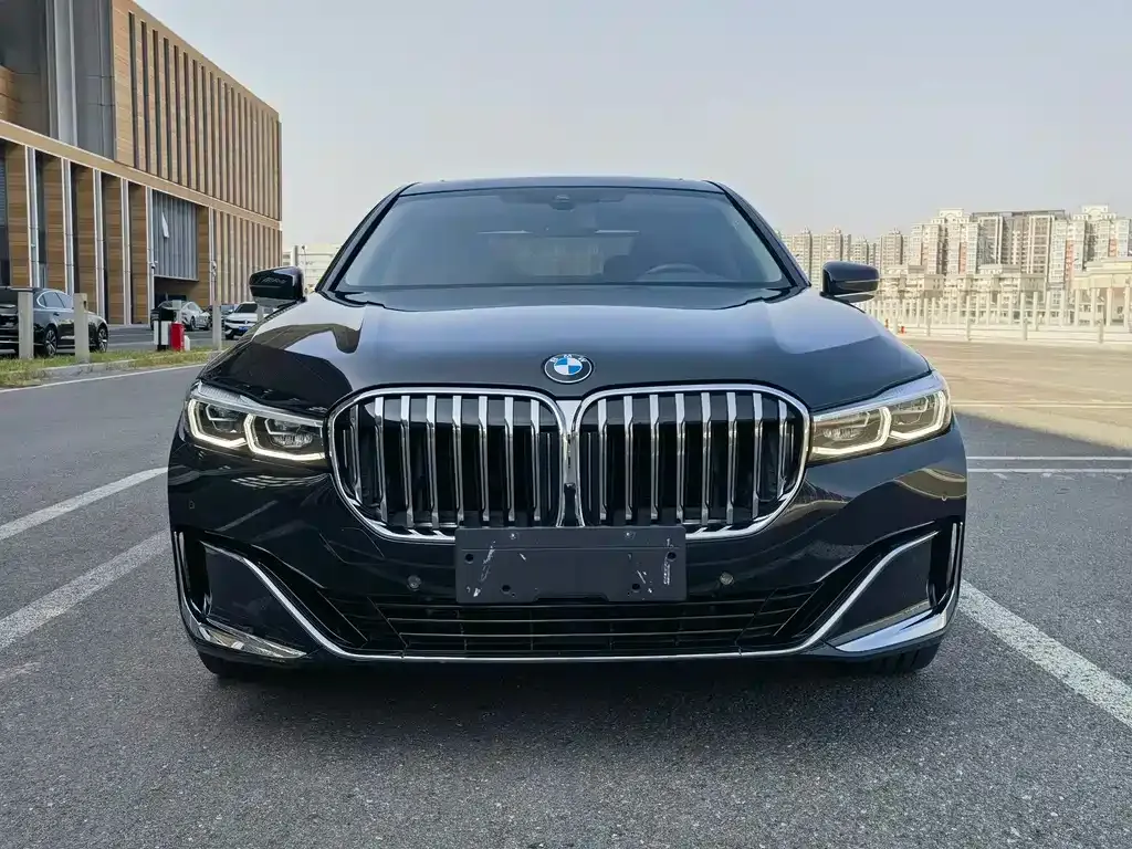 BMW 7 Series — фото 10
