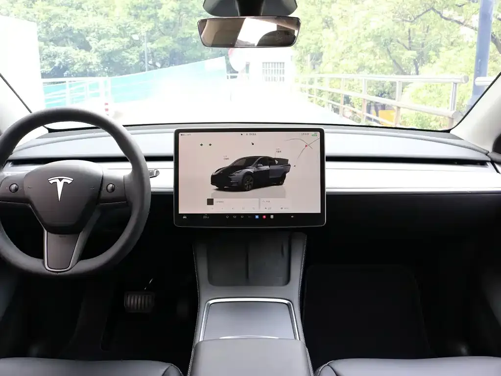 Tesla Model Y — фото 5