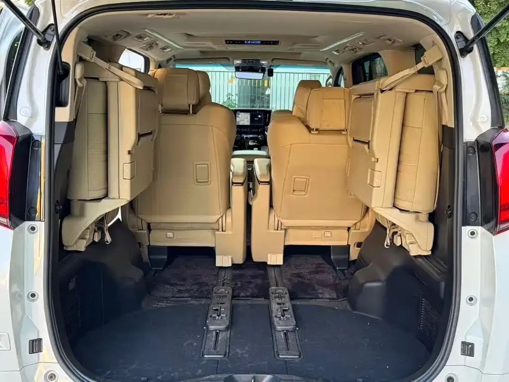Toyota Alphard — фото 7