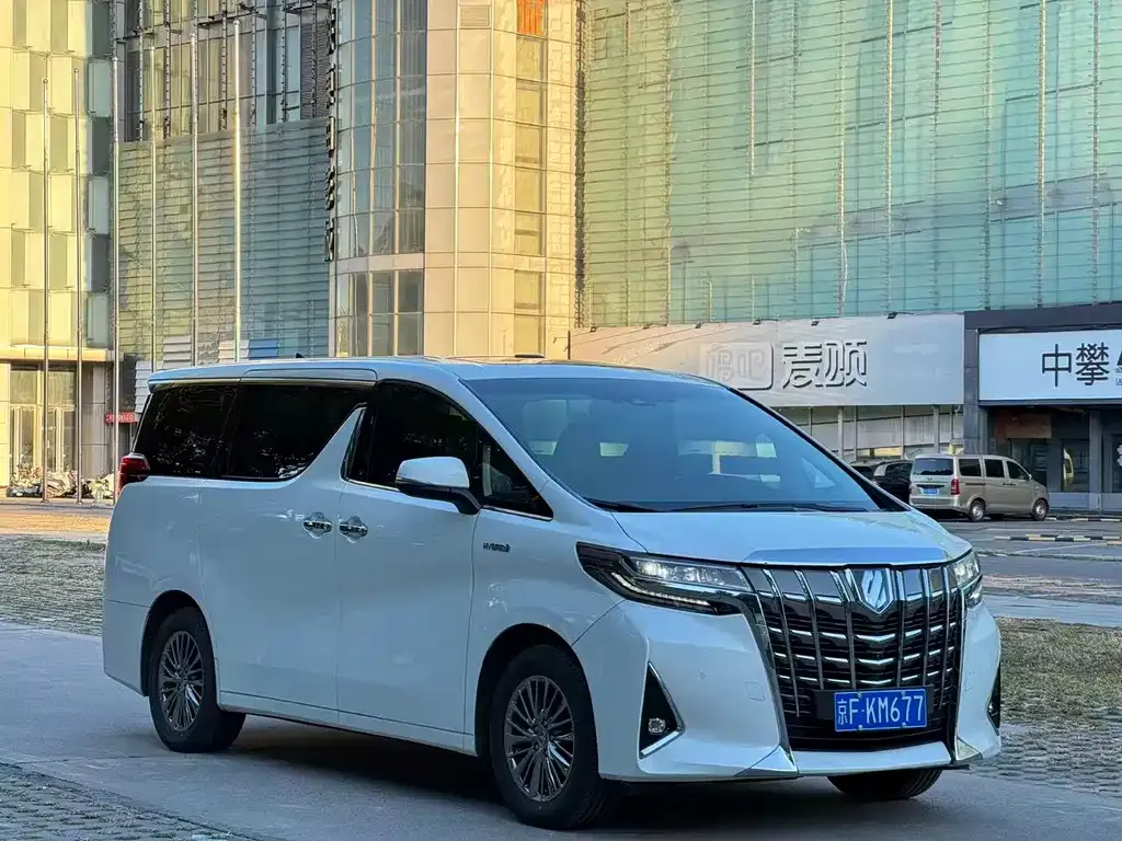 Toyota Alphard — фото 4