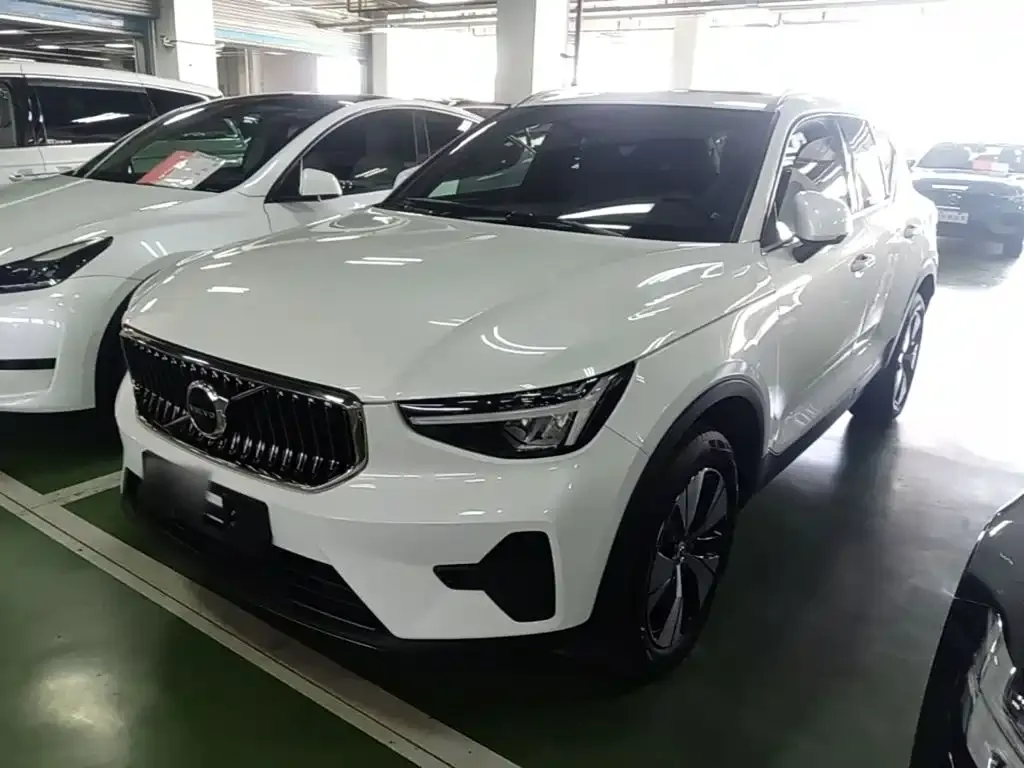 Volvo XC40 — фото 1