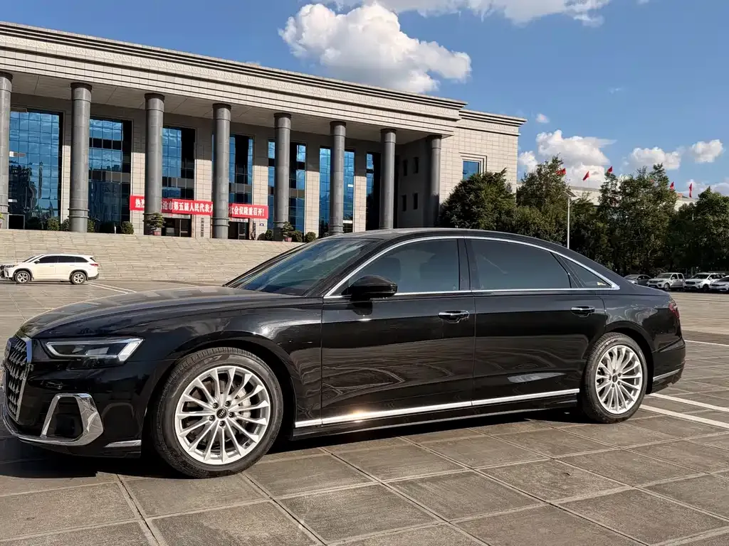 Audi A8 — фото 7