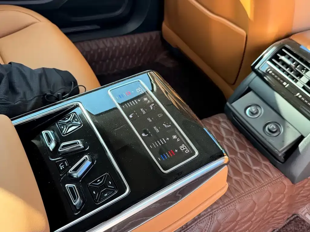 Audi A8 — фото 3