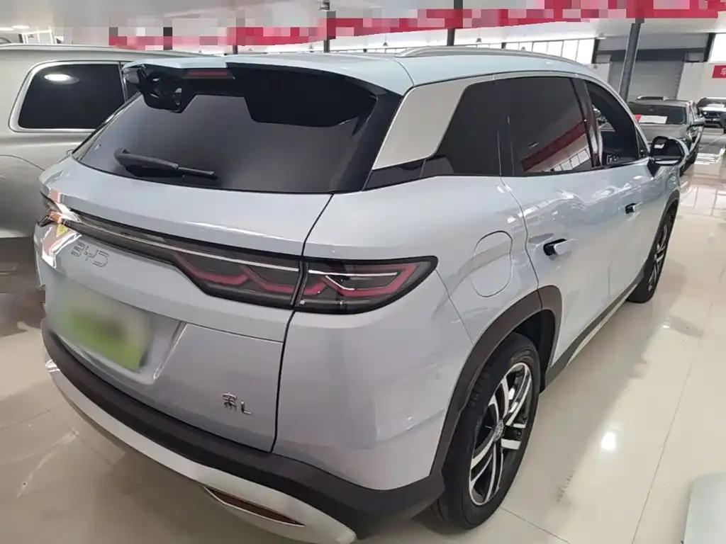 BYD L DM-i — фото 8
