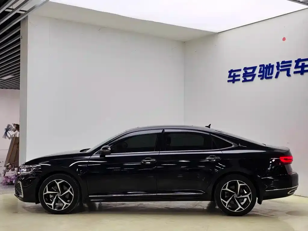 Volkswagen Passat — фото 8