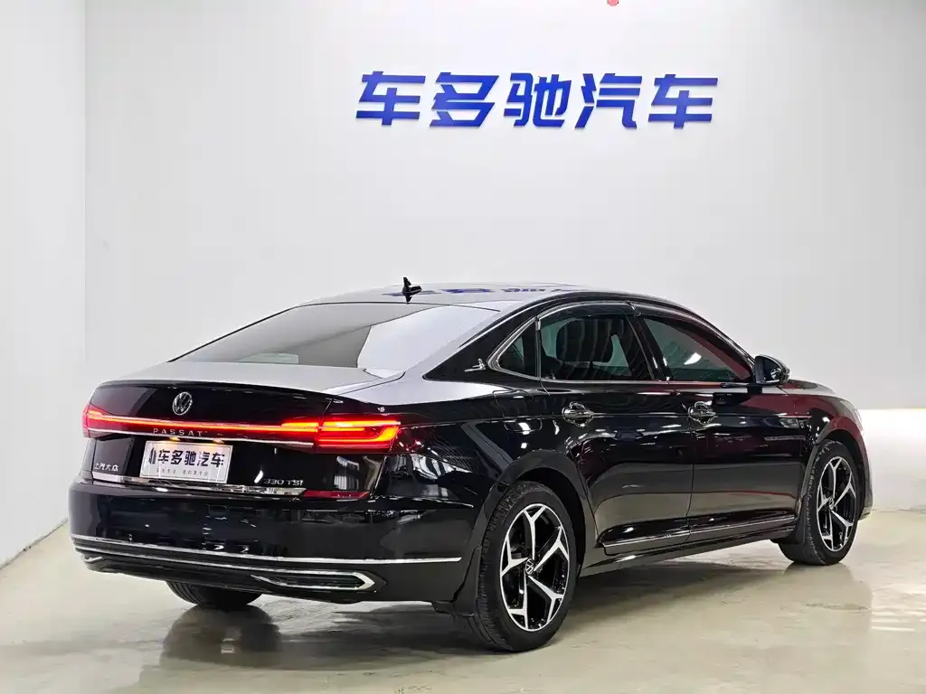 Volkswagen Passat — фото 6