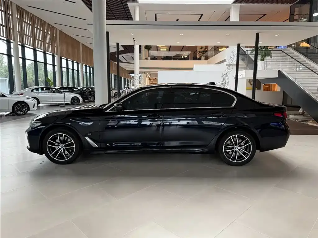 BMW 5 Series — фото 9