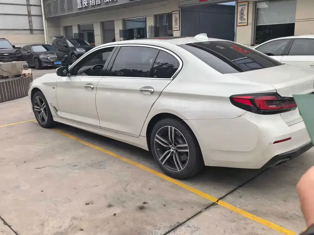 BMW 5 Series — фото 10