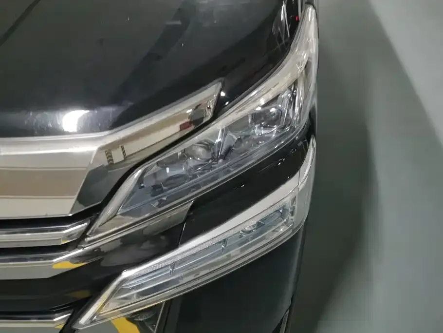Toyota Vellfire — фото 7