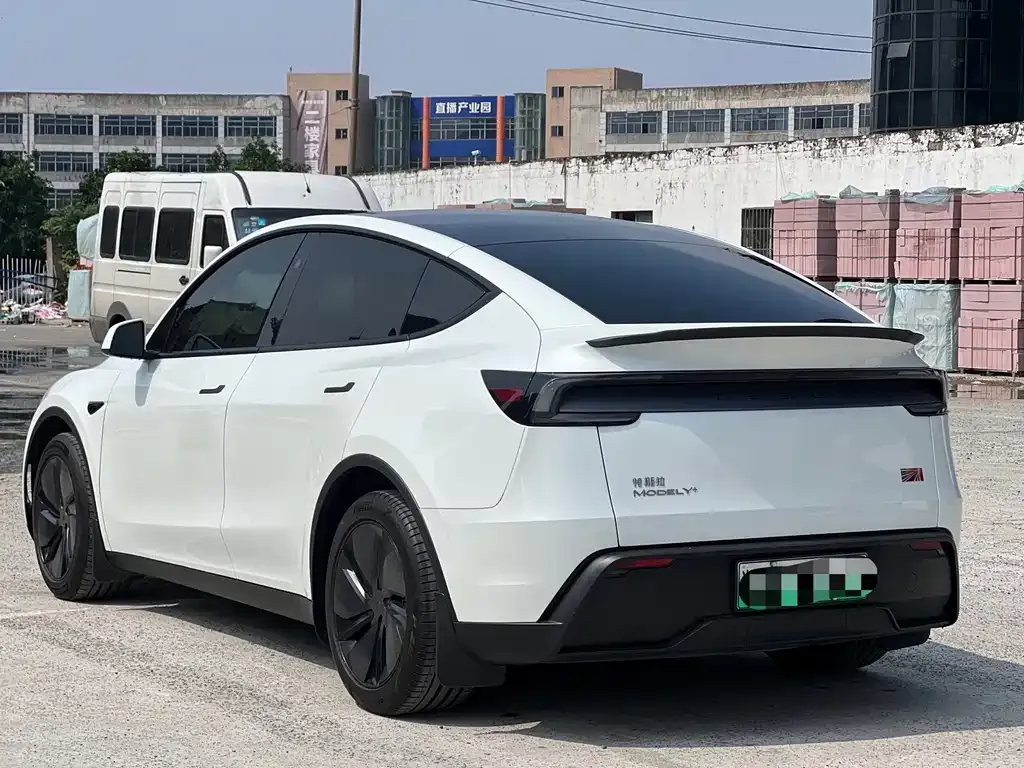 Tesla Model Y — фото 5