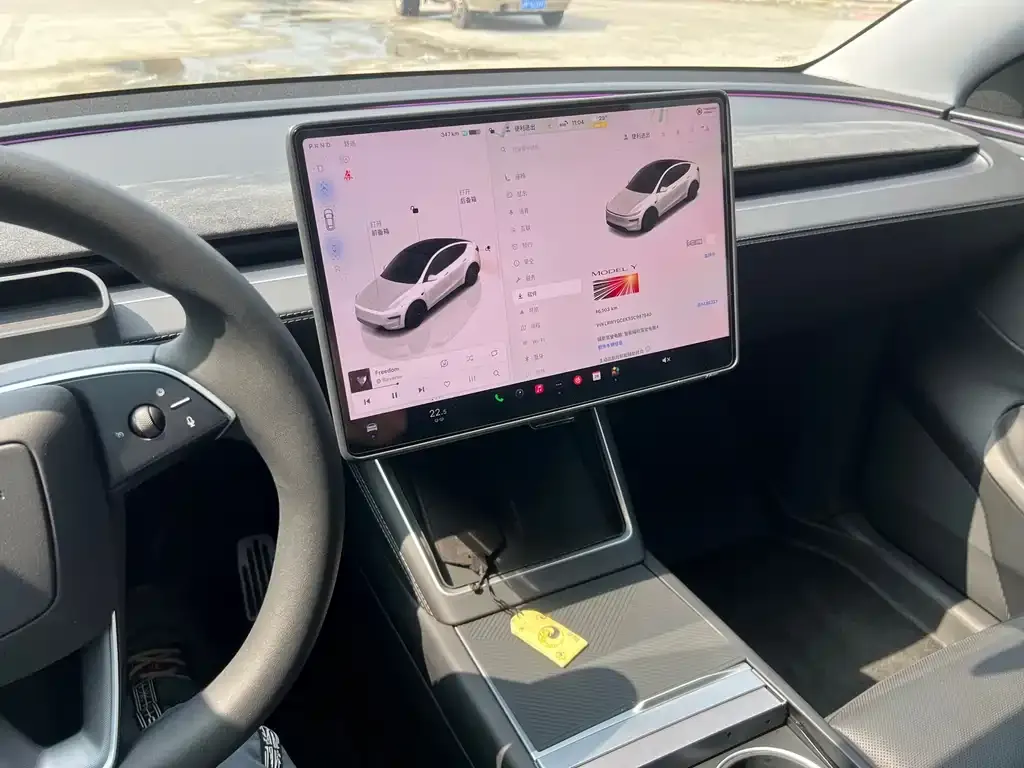 Tesla Model Y — фото 9