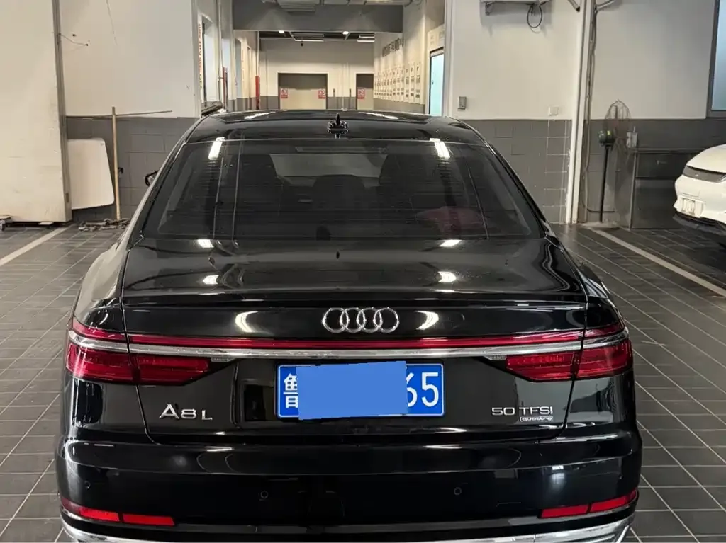 Audi A8 — фото 4