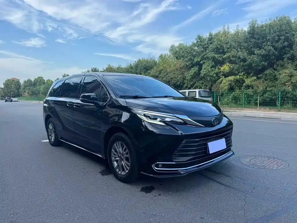 Toyota Sienna — фото 3