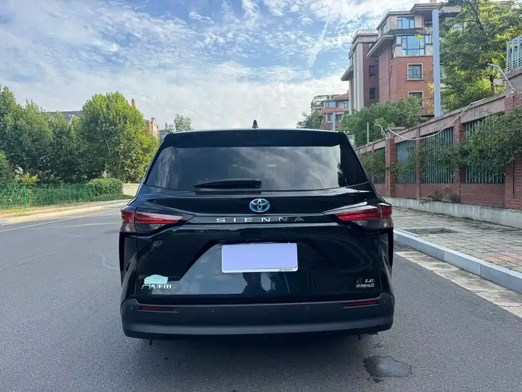 Toyota Sienna — фото 7