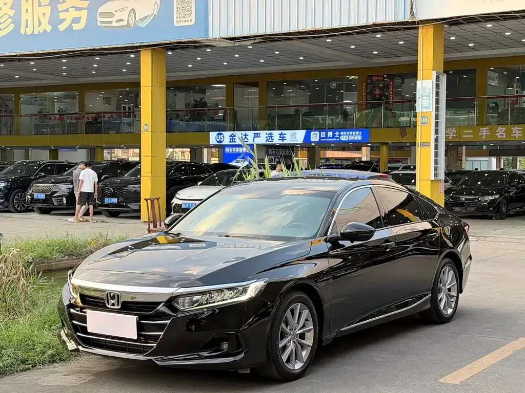 Honda Accord — фото 1