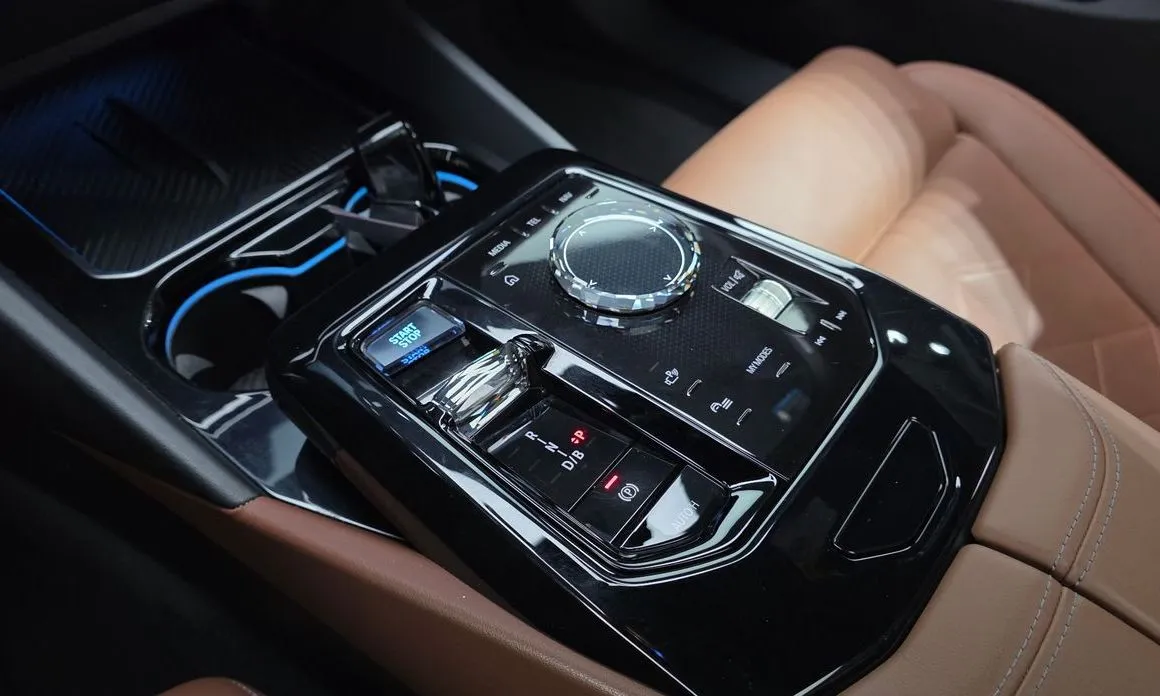 BMW i5 — фото 9