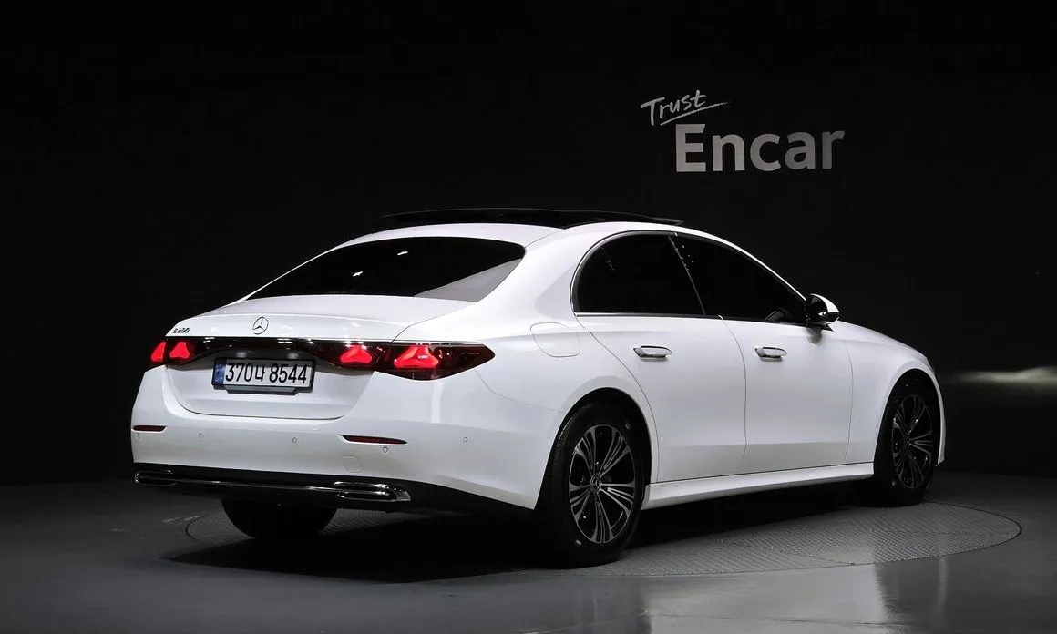 Mercedes-Benz E-Class — фото 2