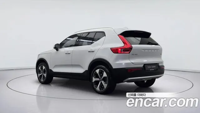 Volvo XC40 — фото 3