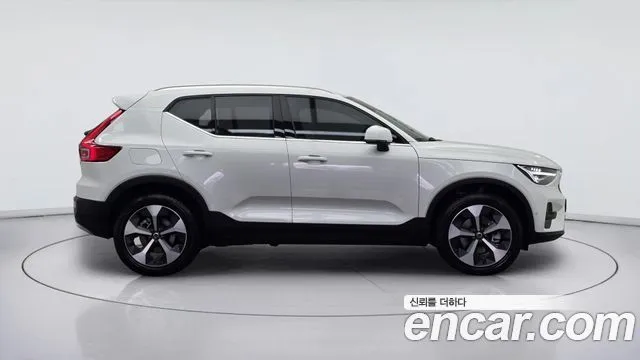 Volvo XC40 — фото 4