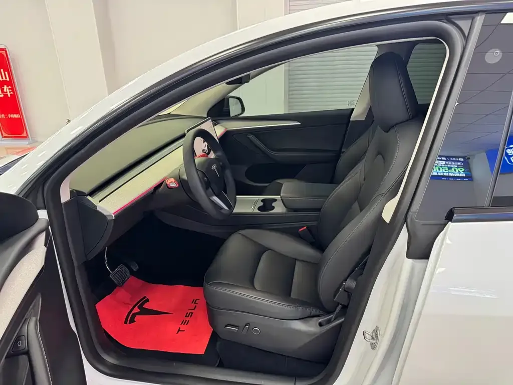Tesla Model Y — фото 9