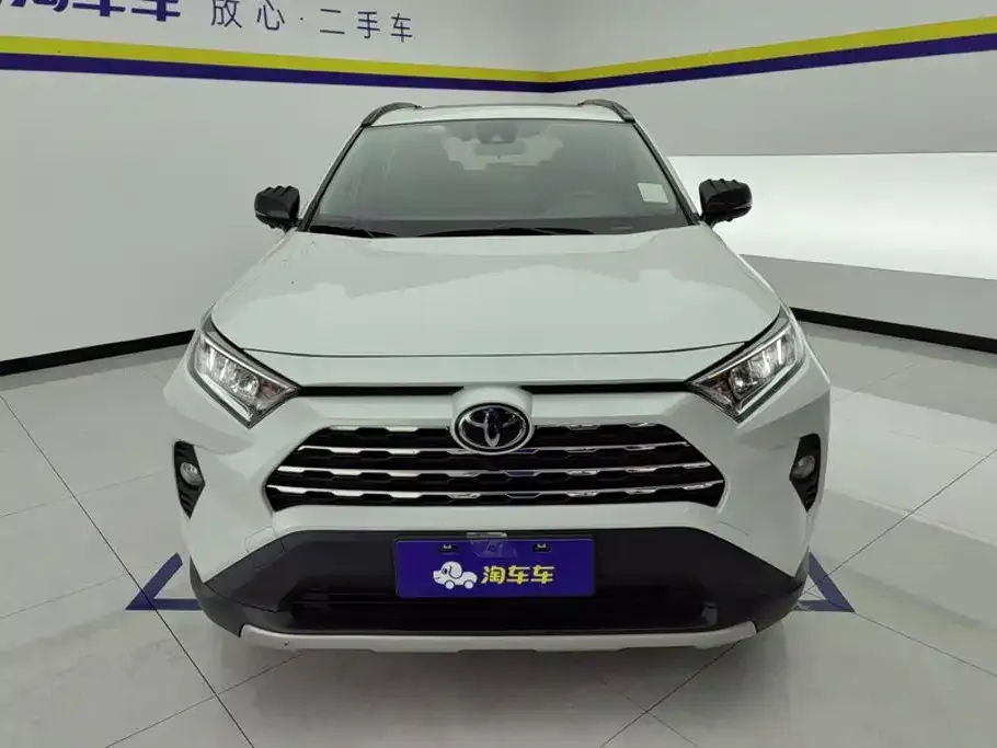 Toyota RAV4 — фото 8