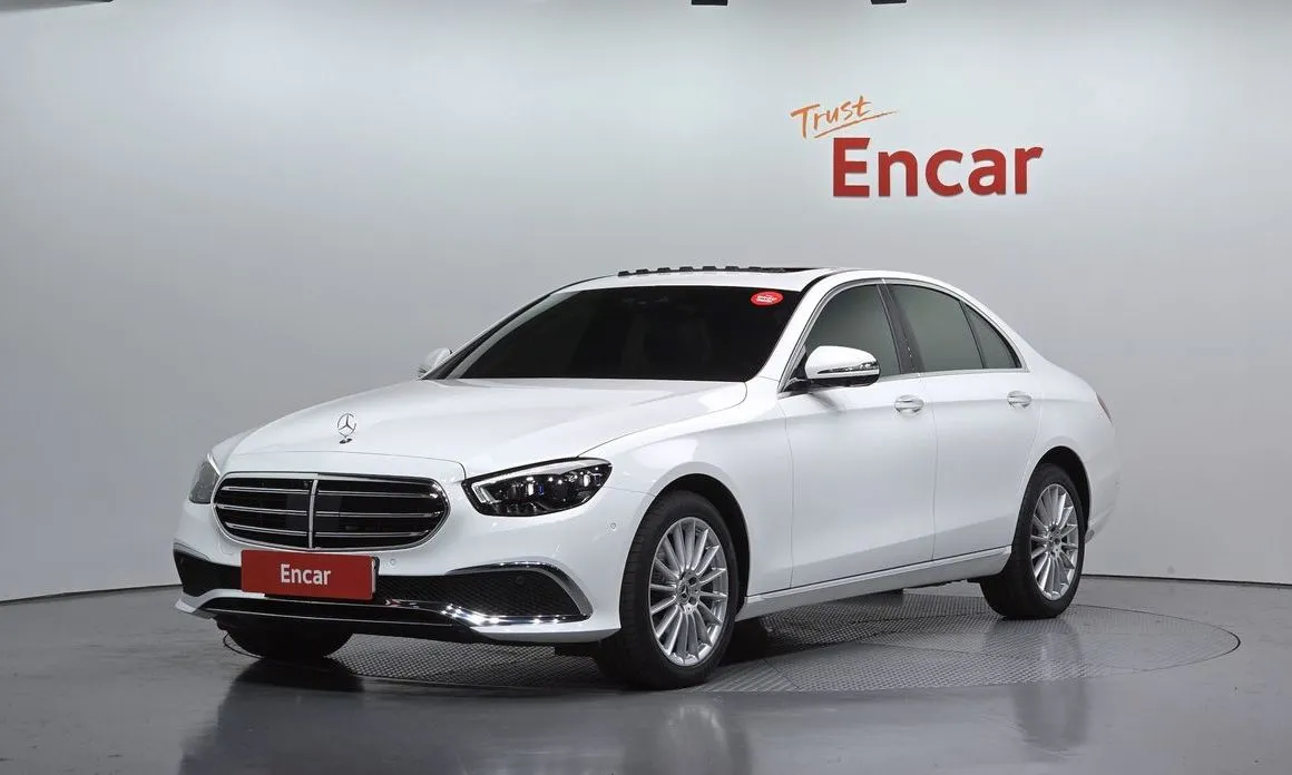 Mercedes-Benz E-Class — фото 1