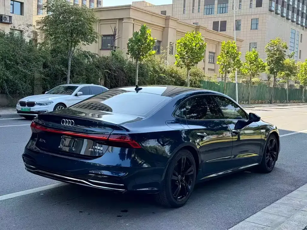 Audi A7L — фото 8