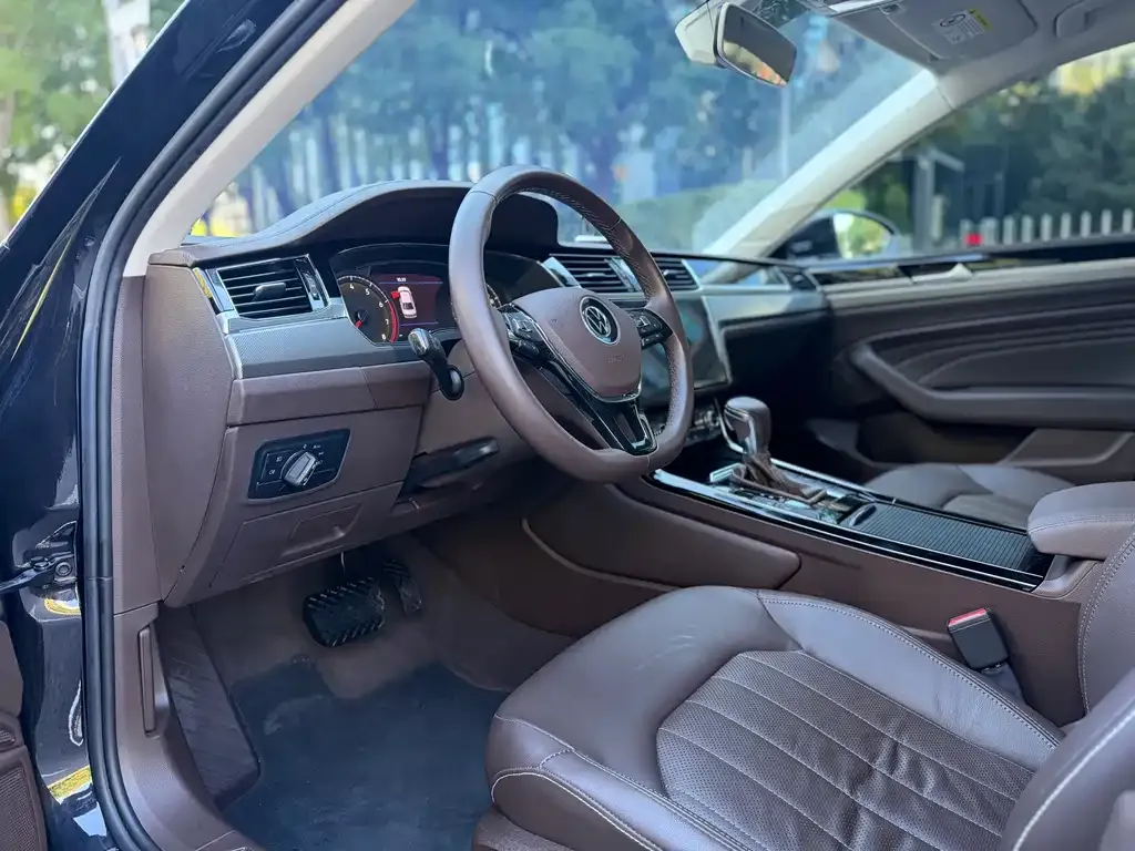 Volkswagen Phideon — фото 6