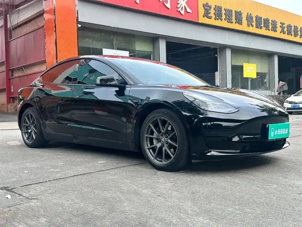 Tesla Model 3 — фото 9