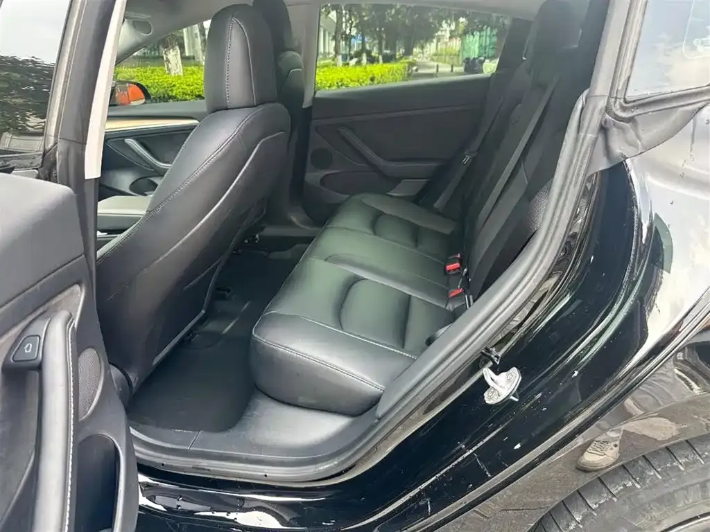 Tesla Model 3 — фото 3