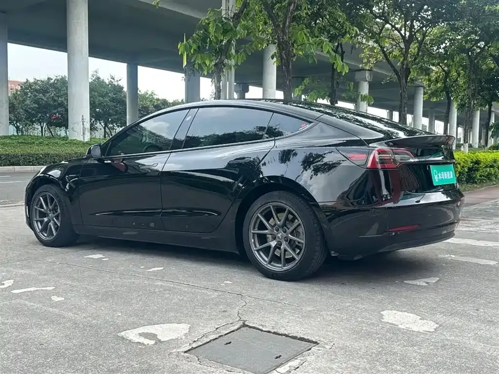 Tesla Model 3 — фото 5